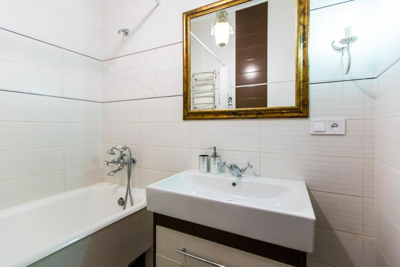 Miamo Apart Гнатюка 18 Leópolis Exterior foto